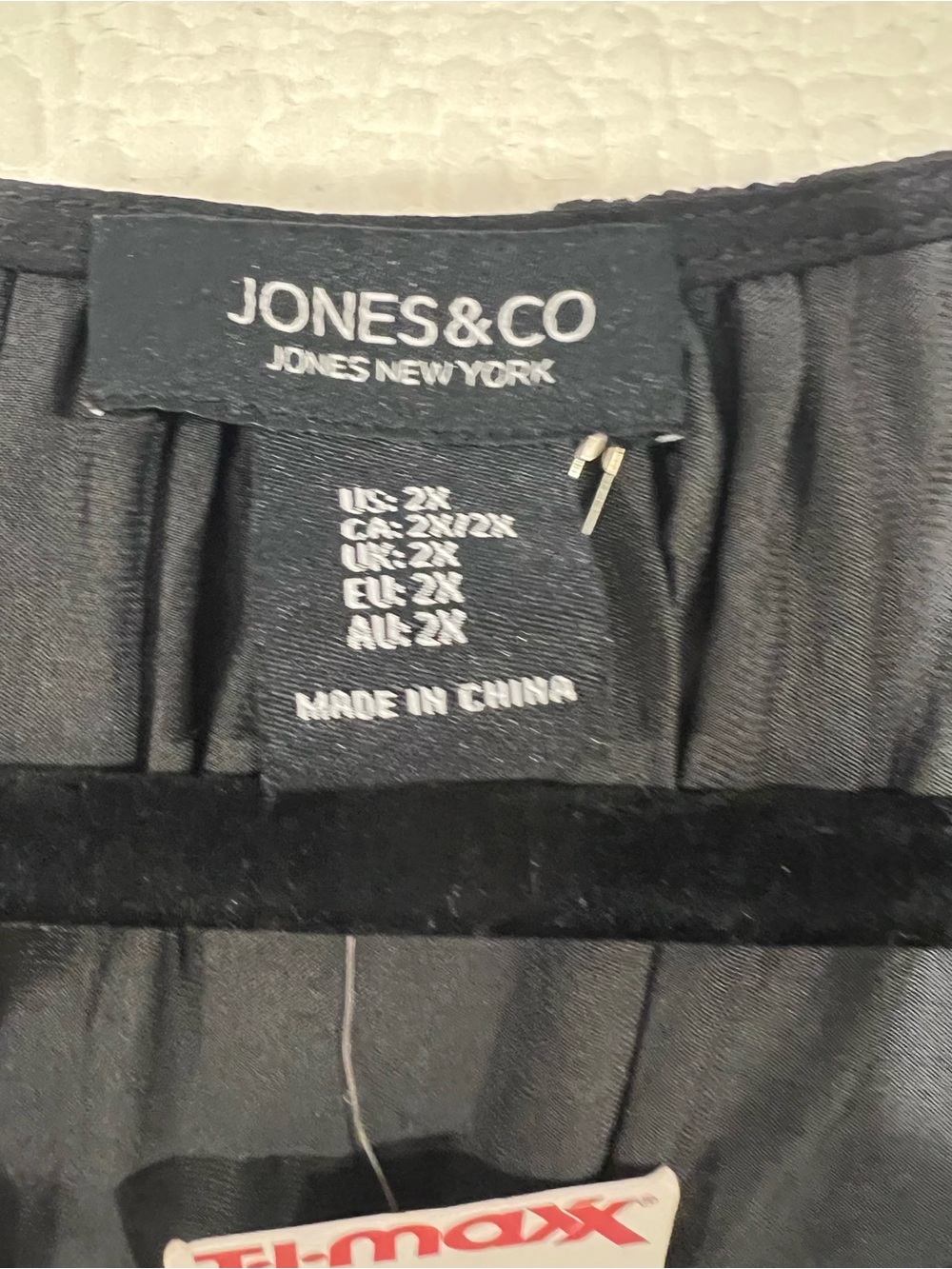 Jones & Co Black Short-Sleeve Button Front Blouse - Picture 3 of 4